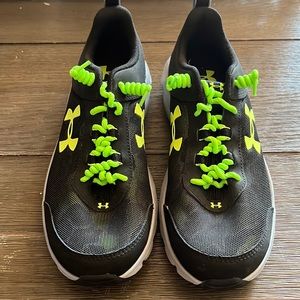 Under Armour 6Y shoes never used